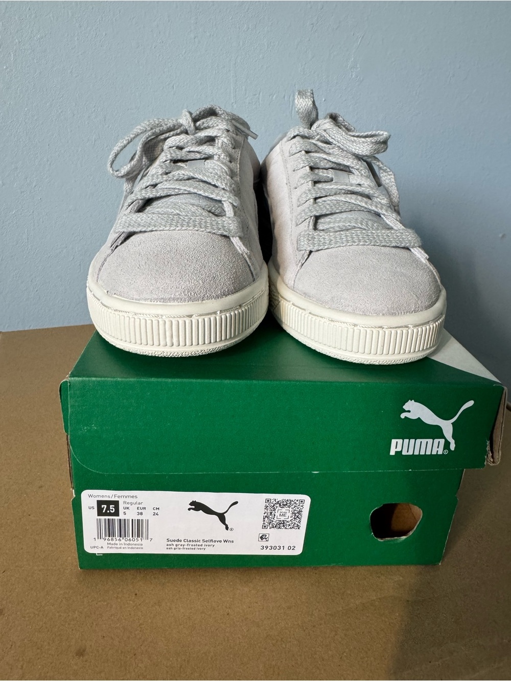 Puma Suede Classic Women's Sneakers in Light Gray and Off-White Size 7.5